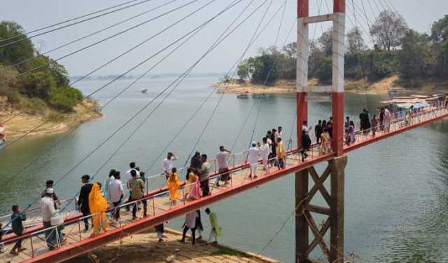 ঈদের ছুটিতে পর্যটকে মুখর রাঙামাটি