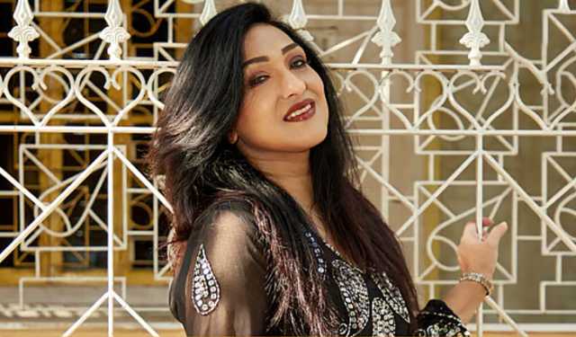 বাড়ি ফিরে এখনো কেঁদে ফেলি: ঋতুপর্ণা