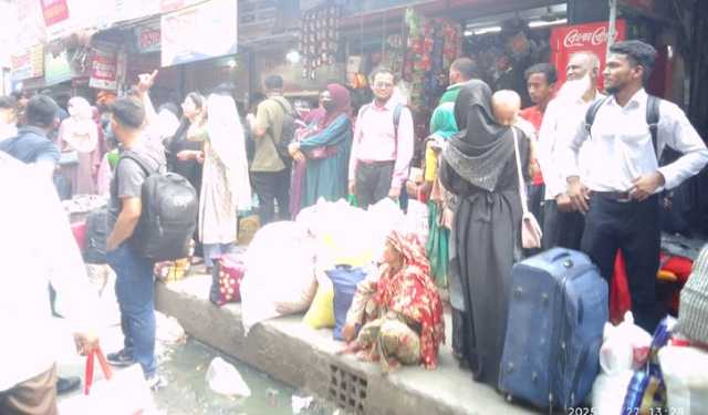 নাড়ির টানে বাড়ির পানে ছুটছে মানুষ