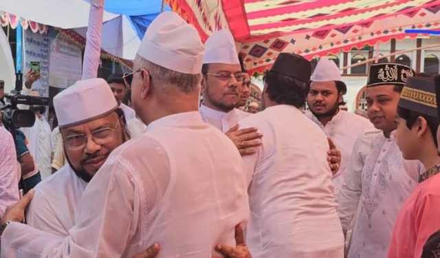 ‘পৃথিবীতে এক চাঁদ এক সূর্য’ বিশ্বাসে সুরেশ্বরী (রহ.) ভক্তদের ঈদ 