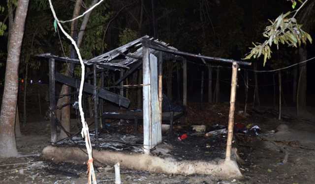 গভীর রাতে পুড়ল ধর্ষিতার ঘর, সন্দেহের তীর ধর্ষকের দিকে