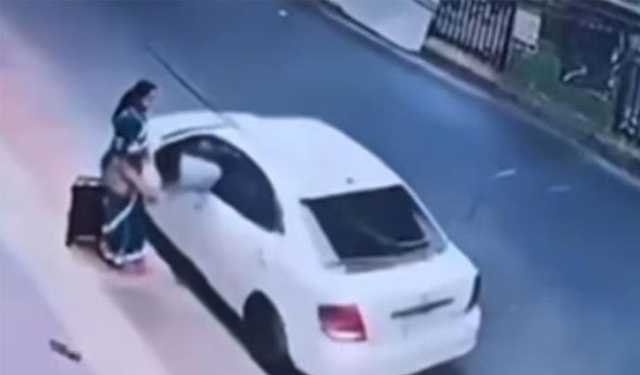ছিনতাইকারী টান দেয় ভ্যানিটি ব্যাগ, নারীকে টেনেহিঁচড়ে নিয়ে যায় প্রাইভেটকার