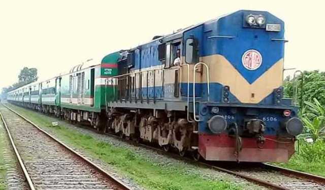 রাজশাহীতে ট্রেনের ধাক্কায় ২ মোটরসাইকেল আরোহী নিহত