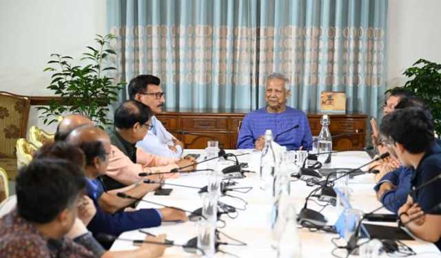 মার্কিন শুল্ক ইস্যু নিয়ে জরুরি বৈঠকে প্রধান উপদেষ্টা 