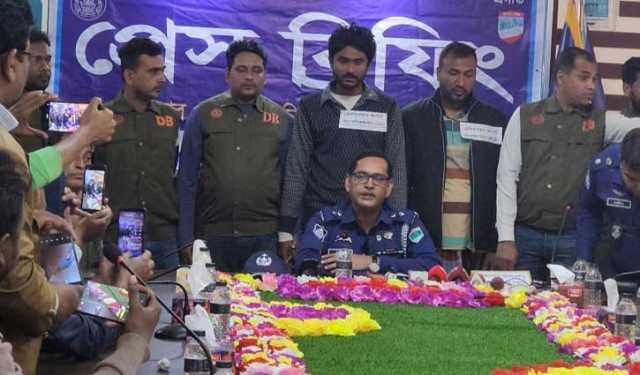 সাতক্ষীরায় ২৩ লাখ টাকা ছিনতাই: ২ জন গ্রেপ্তার, টাকা উদ্ধার