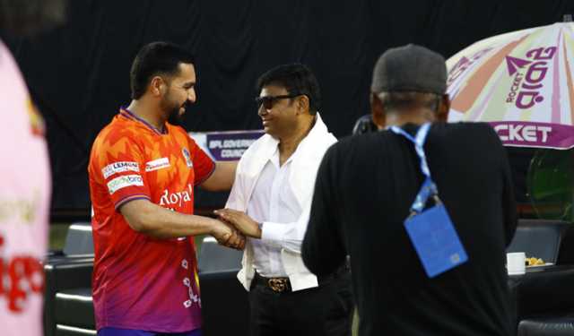 টাকা নিয়ে বাইক দিয়ে রাজশাহীর বিদেশিদের আনার চেষ্টা, ‘দরজা খোলেননি’ কেউই