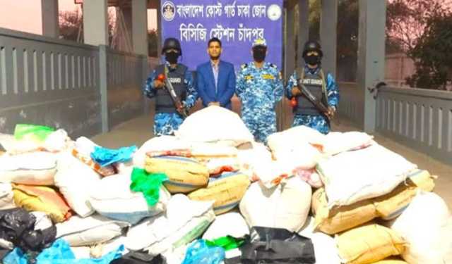 চাঁদপুরে ১২৯৫ কেজি পলিথিন জব্দ