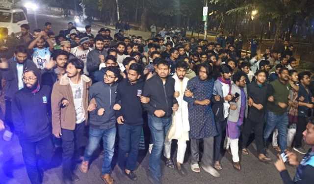 ‘লাল সন্ত্রাস’ চান ছাত্র ইউনিয়ন নেতা, গ্রেপ্তার দাবি শিক্ষার্থীদে