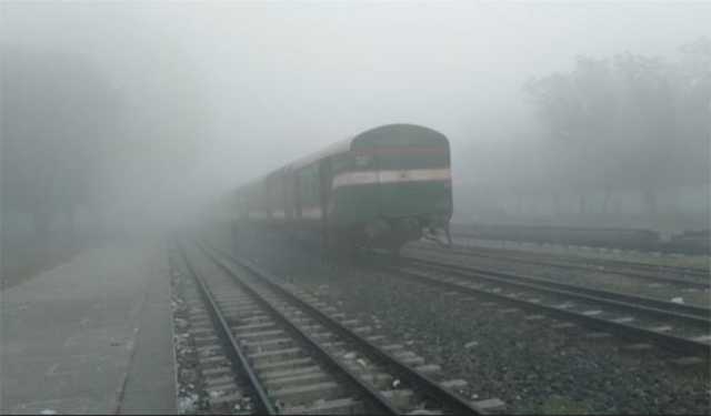 আজ দিনাজপুরে তাপমাত্রা ৯ ডিগ্রি সেলসিয়াস   