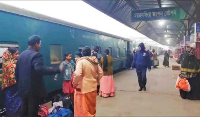 কর্মবিরতির কারণে ময়মনসিংহে ২৮ জোড়া ট্রেন চলাচল বন্ধ