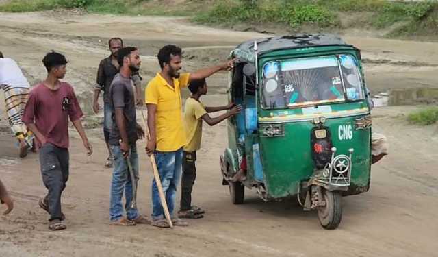 ব্রাহ্মণবাড়িয়ায় অটোরিকশার চালকদের কর্মবিরতি, যাত্রীদের দুর্ভোগ