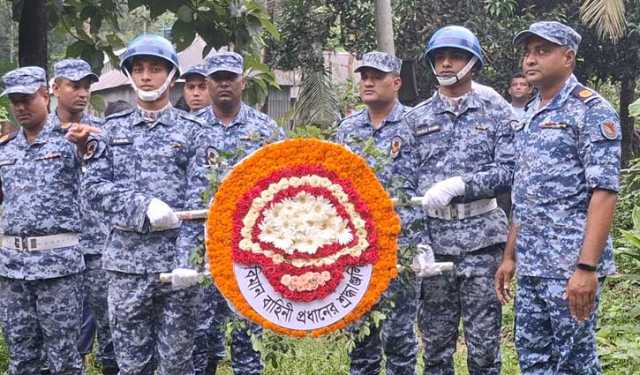 মাইলস্টোন ট্র্যাজেডি: হুমায়রার কবরে বিমান বাহিনীর শ্রদ্ধা