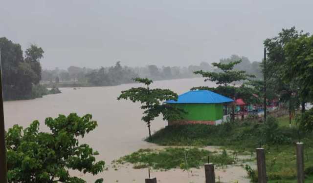 টানা বর্ষণে ত্রিপুরায় রেড অ্যালার্ট, আতঙ্কে কুমিল্লার মানুষ