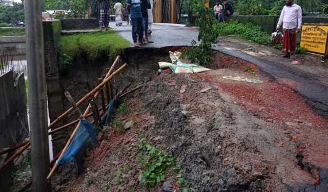 কোটালীপাড়ায় টানা বর্ষণে সড়ক ক্ষতিগ্রস্ত, চলাচলে দুর্ভোগ