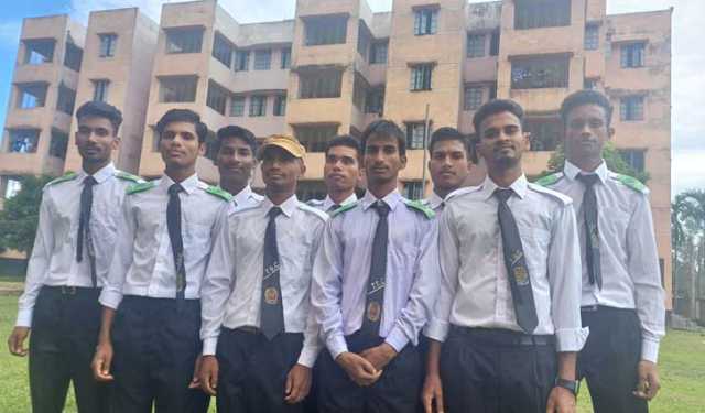 পরিবারহীন ১২ বন্ধুর এসএসসি জয়