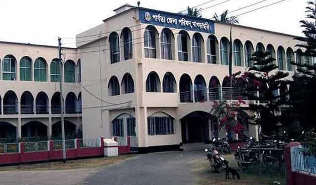 খাগড়াছড়ি জেলা পরিষদের তালাবদ্ধ কক্ষ থেকে ৯ লাখ টাকা উদ্ধার