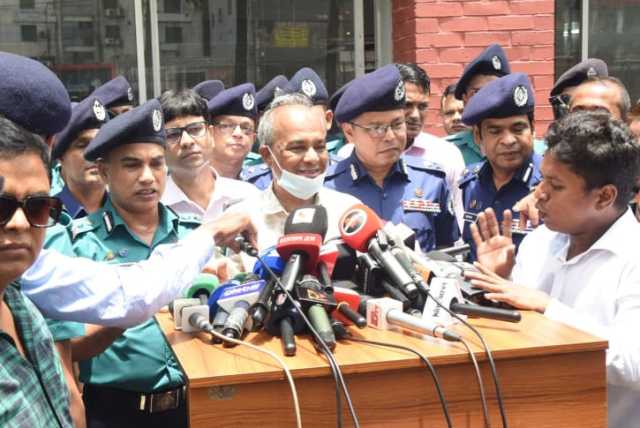 মবের ঘটনায় জড়িতদের কাউকে ছাড় দেওয়া হবে না: স্বরাষ্ট্র উপদেষ্টা