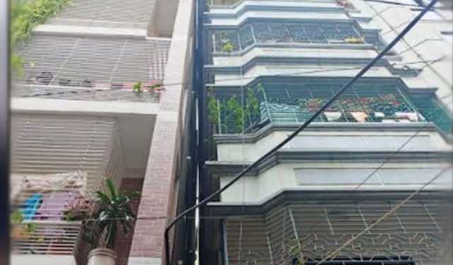 ডেমরায় হেলে পড়েছে ৬ তলা ভবন