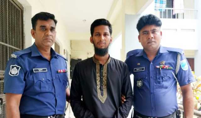 বই ফেরত দেওয়ার কথা বলে ডেকে নিয়ে ধর্ষণের অভিযোগ, শিক্ষক কারাগারে