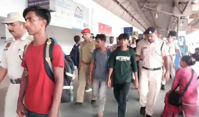 আসামে ৮ বাংলাদেশি আটক