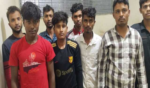 আটক ৮ বাংলাদেশিকে হস্তান্তর করল বিএসএফ