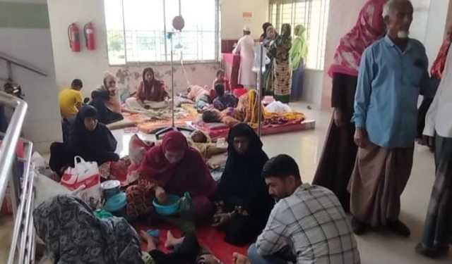 বরগুনায় কমছে না ডেঙ্গু, হাসপাতালে স্যালাইন সঙ্কট
