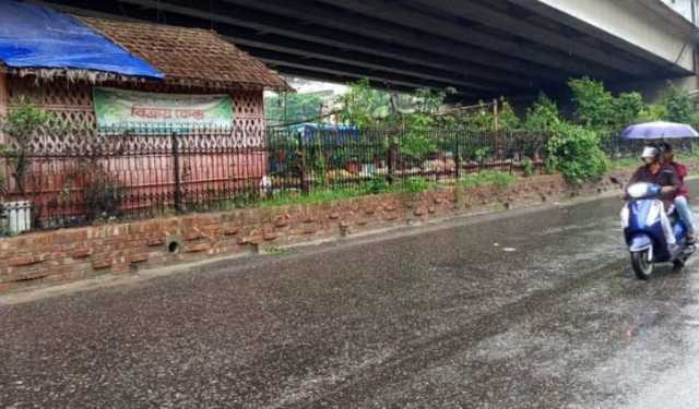 চট্টগ্রামে টানা বর্ষণে পাহাড় ধসের শঙ্কা