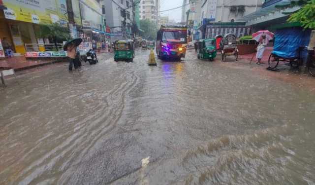 চট্টগ্রামে বৃষ্টি অব্যাহত, যাতায়াতে দুর্ভোগ