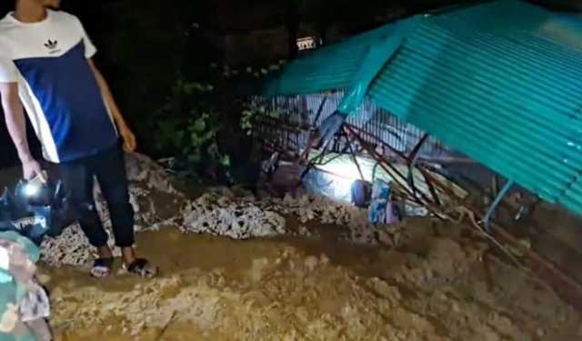 কক্সবাজারে পাহাড় ধসে বসতঘর ক্ষতিগ্রস্ত