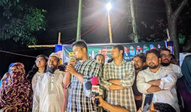 একটা সিটের বিনিময়ে নিজের মেরুদণ্ড বিক্রি করে দিয়েন না: হাসনাত
