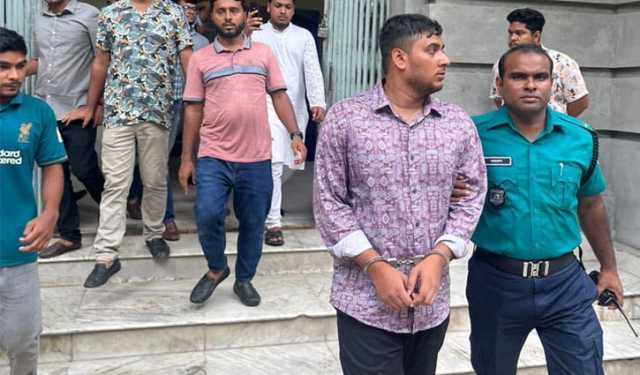 জবিতে ছাত্রলীগ নেতাকে আটক করে পুলিশে দিল ছাত্রদল