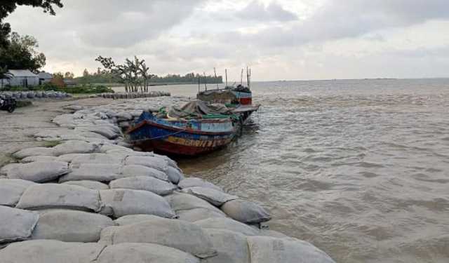 যমুনায় পানি বাড়ছেই, দিশেহারা নদীপাড়ের মানুষ