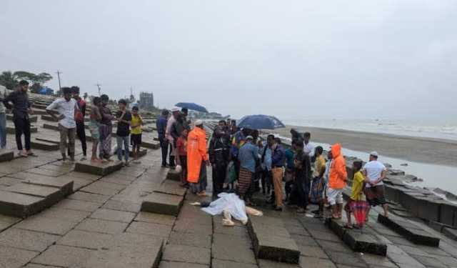 কুয়াকাটা সৈকতে ভেসে এল দুই লাশ 