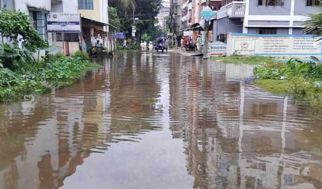 ফের বৃষ্টিতে আতঙ্কে নোয়াখালীর মানুষ