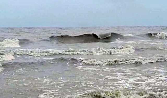ভারী বৃষ্টিপাত, পায়রা বন্দরে ৩ নম্বর সতর্ক সংকেত