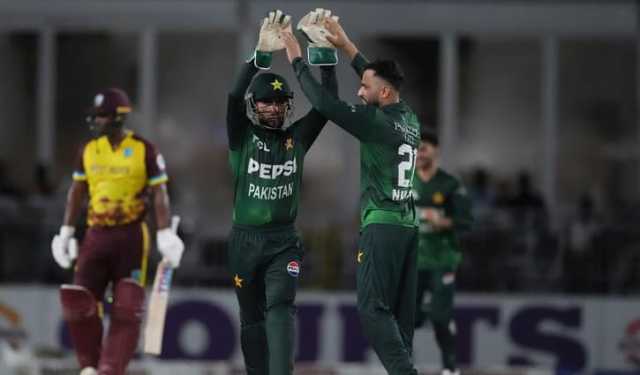 ওয়েস্ট ইন্ডিজকে আবারও হতাশায় ডুবিয়ে এগিয়ে গেল পাকিস্তান
