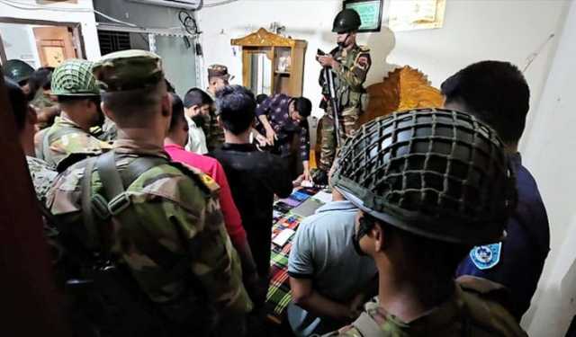 পঞ্চগড়ে অনলাইন জুয়ার কারবারে সেনা অভিযান, মূল হোতা আটক