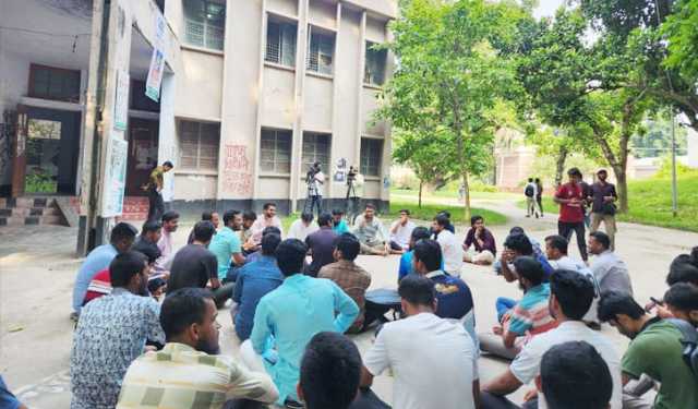 রাকসুর তফসিল ঘোষণার দাবিতে ছাত্রশিবিরের অবস্থান কর্মসূচি