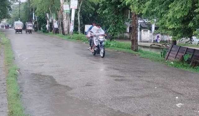 চার বন্দরে ৩ নম্বর সতর্ক সংকেত বহাল, কলাপাড়ায় ১২০ মিলিমিটার বৃষ্টিপাত