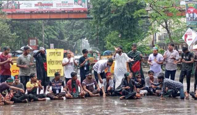 জুলাই সনদের দাবিতে শাহবাগ অবরোধ