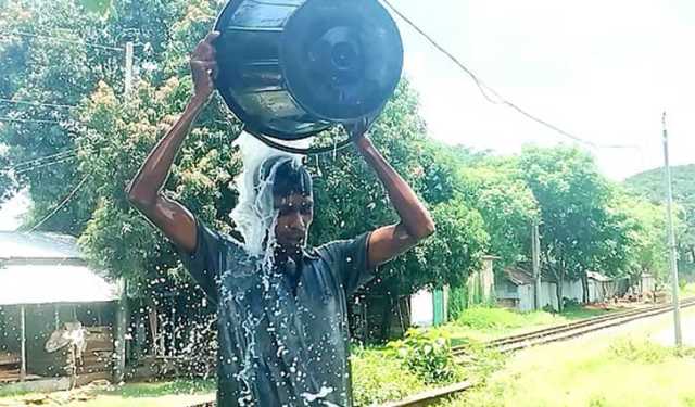 স্ত্রীর শোকে দুধ দিয়ে গোসল করলেন স্বামী, তাতে শান্তি কী মিললো?