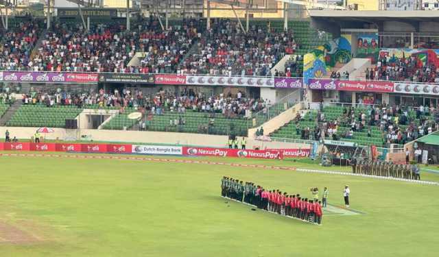 এক মিনিট নিরাবতা পালন করে শুরু বাংলাদেশ-পাকিস্তান ম‌্যাচ