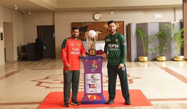 টস জিতে বোলিংয়ে বাংলাদেশ