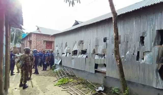 গংগাচড়ায় হিন্দু পাড়ায় হামলার ঘটনায় গ্রেপ্তার ৫