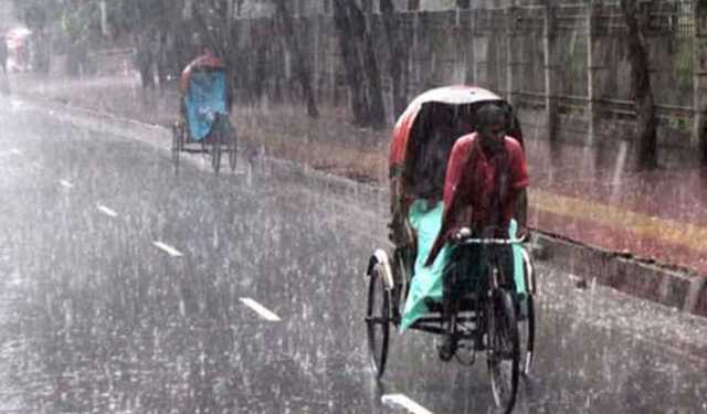 অতি ভারী বৃষ্টির পূর্বাভাস, পাহাড়ে ভূমিধসের শঙ্কা