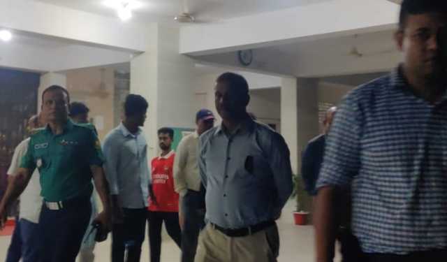 ৯ ঘণ্টা পর পুলিশ পাহারায় মাইলস্টোন থেকে বের হলেন দুই উপদেষ্টা
