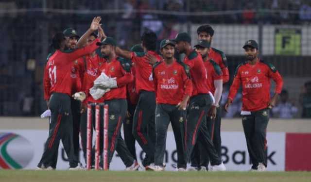 উইকেটের মিছিলে বিব্রতকর হার