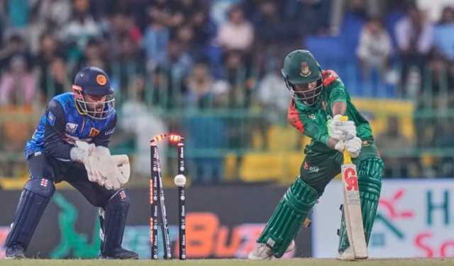 চরম ব্যাটিং ধসে বিব্রতকর পরাজয়