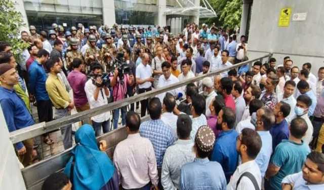 পটিয়ায় থানা ঘেরাও, মহাসড়ক অবরোধ