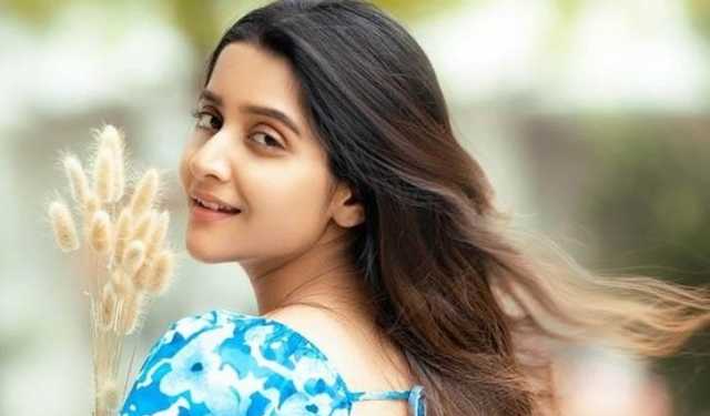 বিপদে দেবচন্দ্রিমা, জানালেন ‘ডেটিং অ্যাপ’ এ তিনি নেই